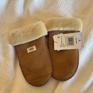 UGG Tan Sheepskin Mittens with Cream Trim